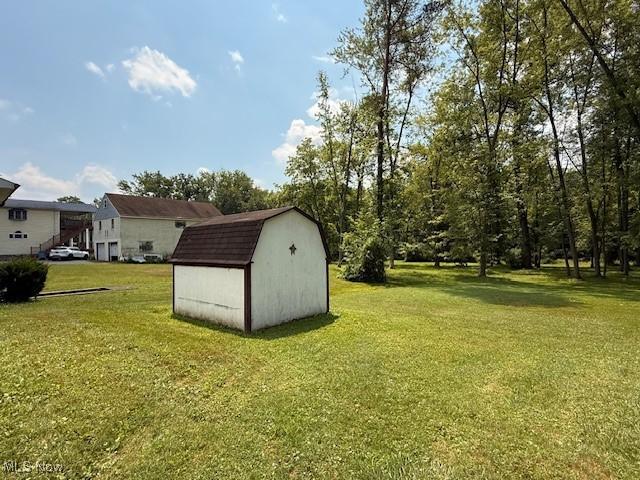 5783 Eagle Creek Rd, Leavittsburg, OH 44430 - view of grassy yard featuring a storage unit