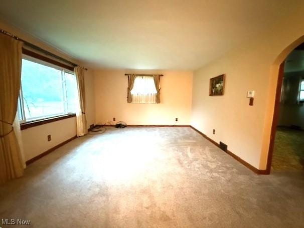 5783 Eagle Creek Rd, Leavittsburg, OH 44430 - unfurnished room featuring arched walkways and carpet floors