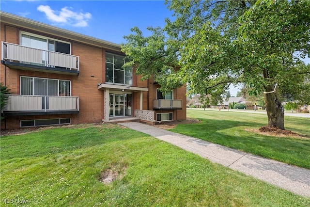 21881 River Oaks Dr Unit C4, Rocky River, OH 44116 - view of community with a yard