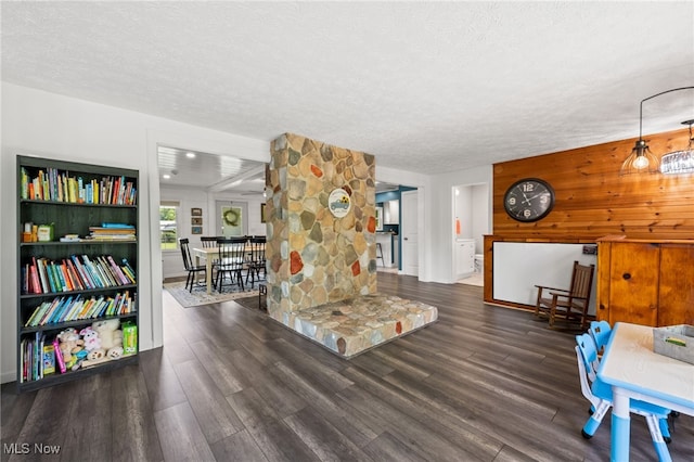 6062 Trask Rd, Thompson, OH 44086 - living area featuring a textured ceiling and wood finished floors