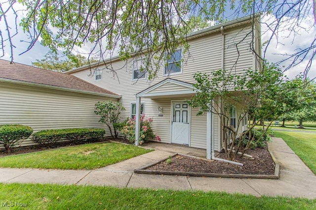 3062 Ivy Hill Cir Unit D, Cortland, OH 44410 - view of front of house with a front yard