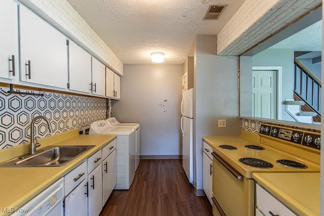 3062 Ivy Hill Cir Unit D, Cortland, OH 44410 - kitchen featuring white appliances, white cabinets, light countertops, washer and clothes dryer, and a textured ceiling