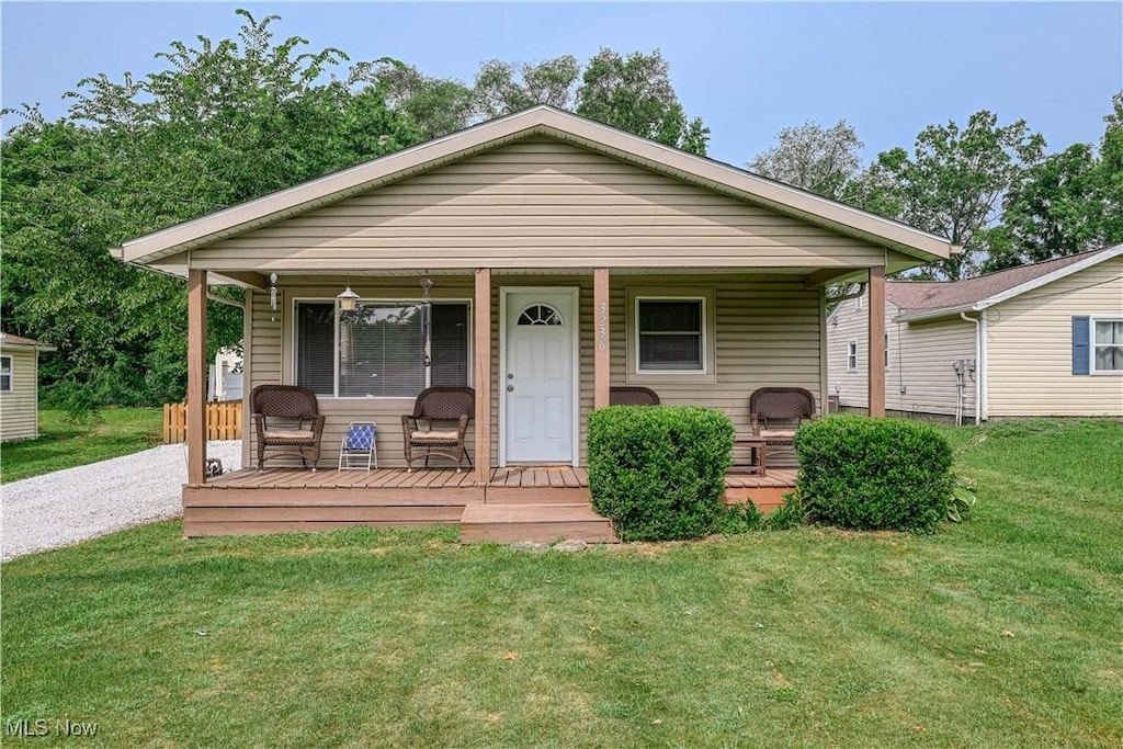 3236 S Bender Ave, Akron, OH 44319 - view of front of property with a porch and a front yard