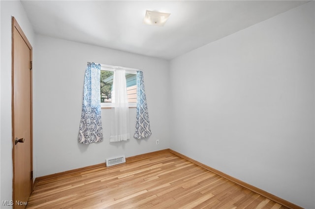 4031 Suffolk Rd, South Euclid, OH 44121 - empty room featuring light wood finished floors and baseboards