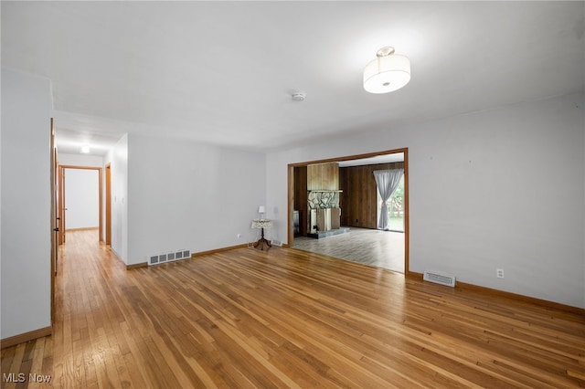 4031 Suffolk Rd, South Euclid, OH 44121 - empty room with light wood-style flooring and a smoke detector