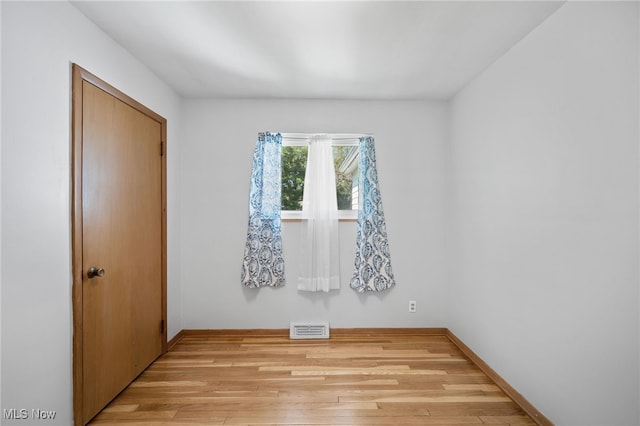 4031 Suffolk Rd, South Euclid, OH 44121 - spare room featuring light wood-type flooring and baseboards