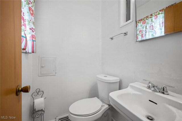 4031 Suffolk Rd, South Euclid, OH 44121 - half bathroom featuring a sink and toilet