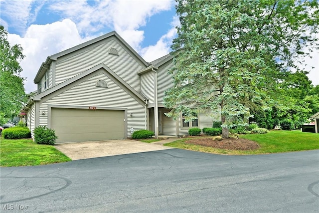 106 N Aspen Ct Unit 4, Warren, OH 44484 - view of front of home featuring driveway, a front yard, and a garage