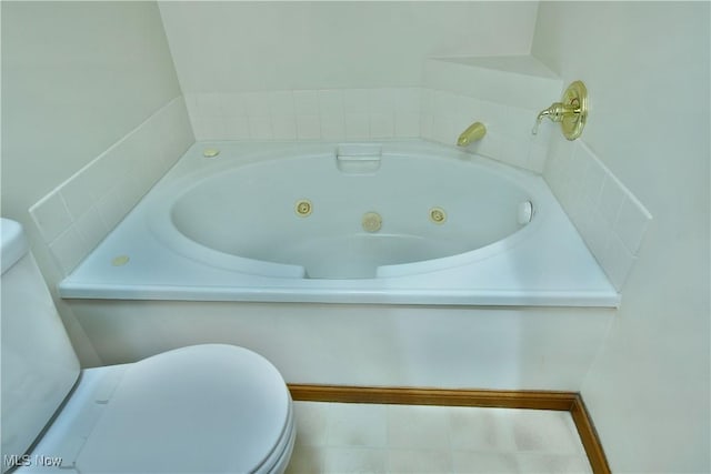 106 N Aspen Ct Unit 4, Warren, OH 44484 - bathroom with toilet and a whirlpool tub
