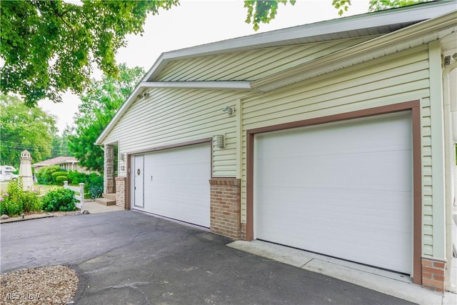 570 Rawlins Ave, New Franklin, OH 44319 - view of garage