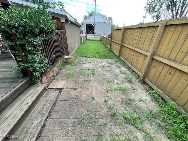 444 5th St NW, New Philadelphia, OH 44663 - view of yard