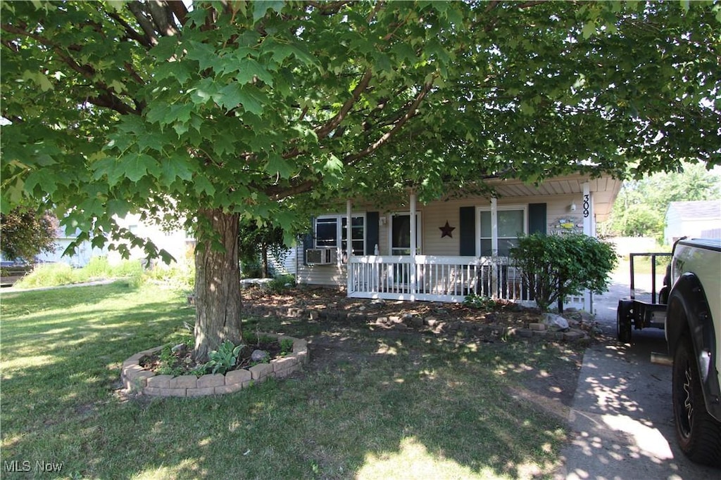 309 Franklin Ave, Elyria, OH 44035 - photo 2