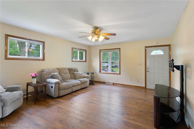 2045 Overland Ave NE, Warren, OH 44483 - living area featuring wood finished floors and a ceiling fan
