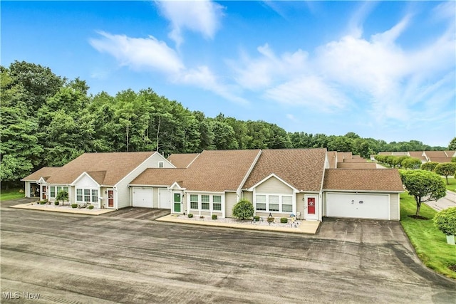 3310 Trappers Trl Unit C, Cortland, OH 44410 - ranch-style house featuring a garage and driveway