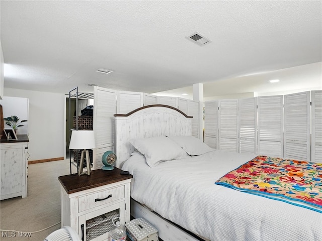 19070 Ridgeview Trl, Chagrin Falls, OH 44023 - bedroom featuring carpet flooring and a textured ceiling