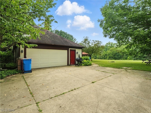 19070 Ridgeview Trl, Chagrin Falls, OH 44023 - view of detached garage