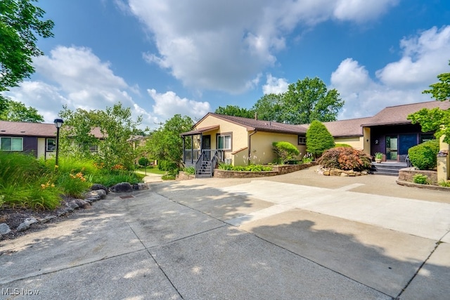 1012 Bunker Dr Unit 307, Akron, OH 44333 - view of front facade with stucco siding and concrete driveway