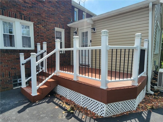 343 Genesee Ave NE, Warren, OH 44483 - view of deck