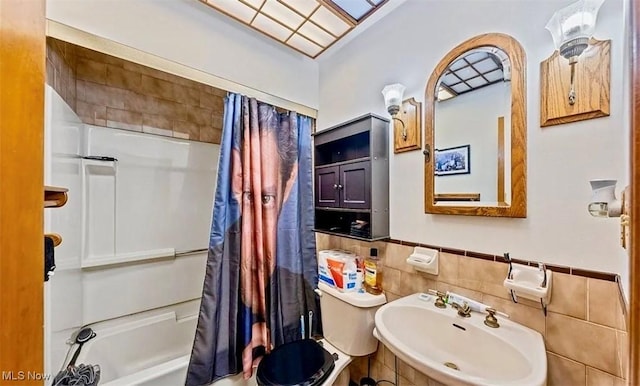 4611 W 158th St, Cleveland, OH 44135 - bathroom with tile walls, shower / tub combo, and wainscoting
