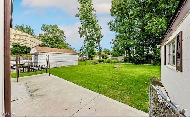 4611 W 158th St, Cleveland, OH 44135 - fenced backyard with a patio area