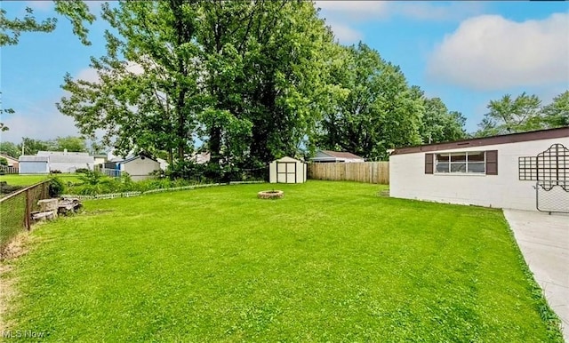 4611 W 158th St, Cleveland, OH 44135 - fenced backyard featuring a shed