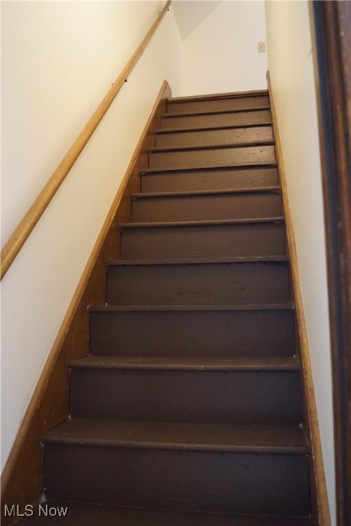 208 2nd St SW, Carrollton, OH 44615 - view of stairway