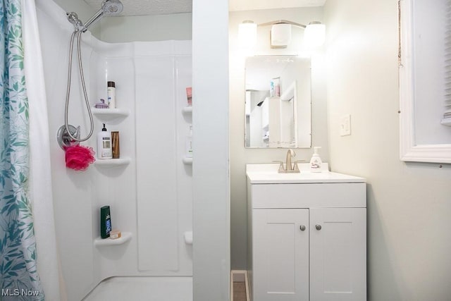 195 S Point Dr, Avon Lake, OH 44012 - full bathroom with vanity and a shower with shower curtain
