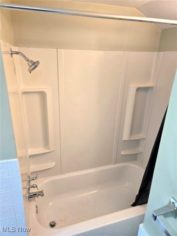 3986 Newton Falls Bailey Rd, Newton Falls, OH 44444 - full bath with shower / bath combo