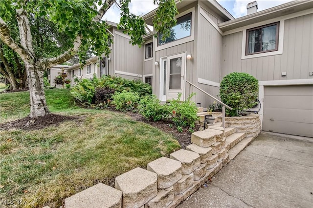 7208 S Galahad Pl, Concord Township, OH 44077 - view of front of house with a front lawn