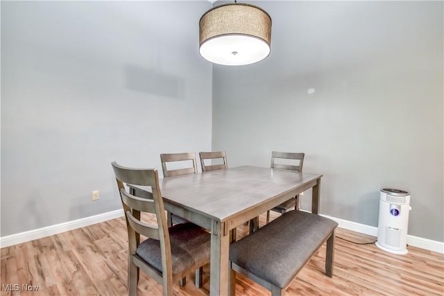 7208 S Galahad Pl, Concord Township, OH 44077 - dining room featuring baseboards and light wood-style floors