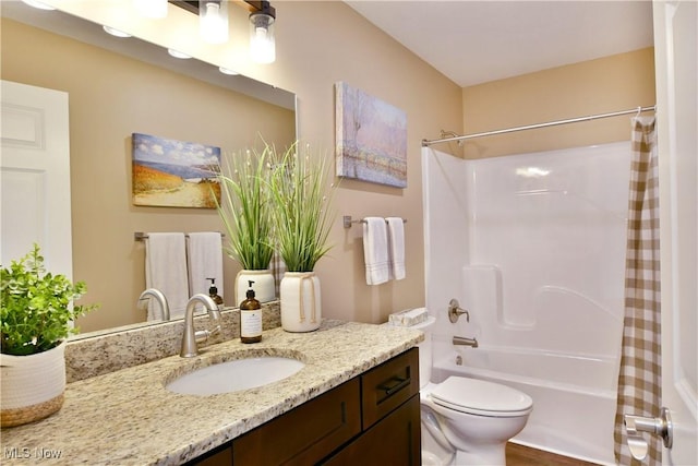 12 Bayview Cir, Cortland, OH 44410 - bathroom featuring vanity, shower / tub combo, and wood finished floors