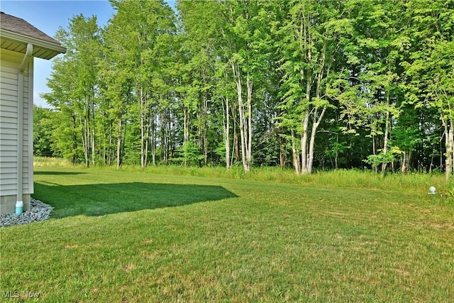 12 Bayview Cir, Cortland, OH 44410 - view of grassy yard