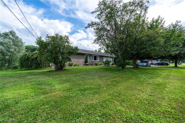 659 Lake Rd, Conneaut, OH 44030 - view of green lawn