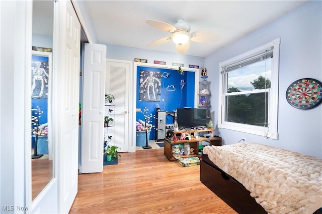 659 Lake Rd, Conneaut, OH 44030 - bedroom with wood finished floors and ceiling fan