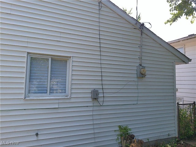 1064 E 168th St, Cleveland, OH 44110 - view of side of property
