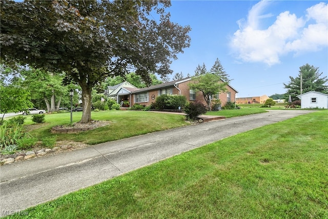 136 Elmridge Rd, Mansfield, OH 44907 - ranch-style house featuring a front lawn and brick siding