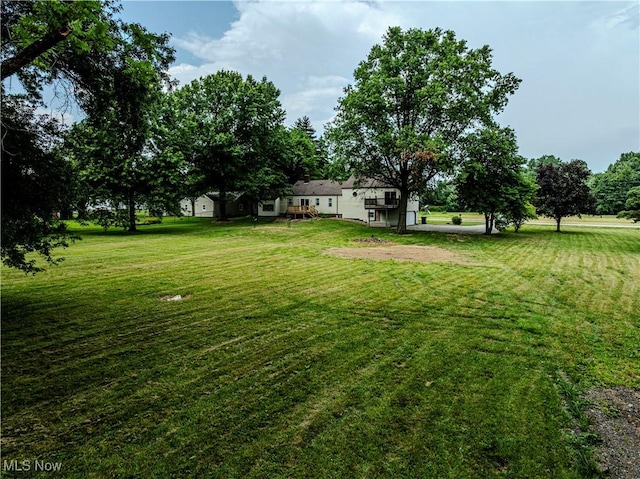 9306 Beech St, Louisville, OH 44641 - view of grassy yard