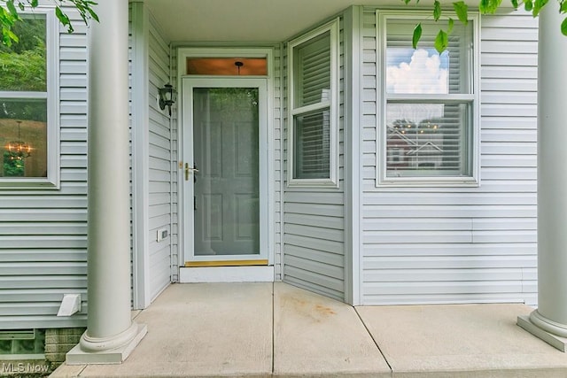 583 Mock Orange Cir, Chagrin Falls, OH 44023 - doorway to property