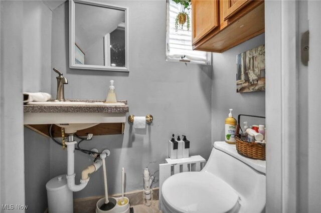 1552 E 254th St, Euclid, OH 44117 - half bath with toilet