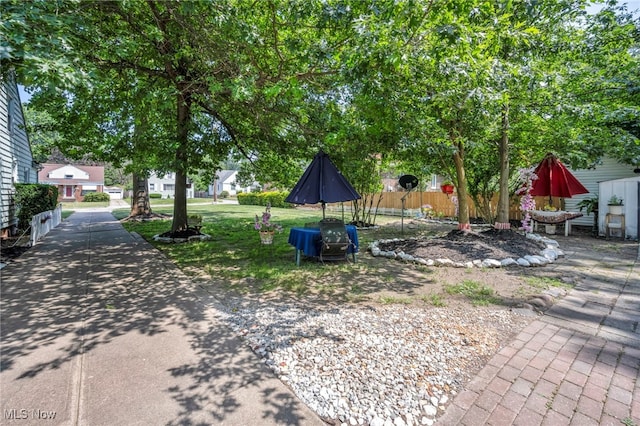 1552 E 254th St, Euclid, OH 44117 - view of yard