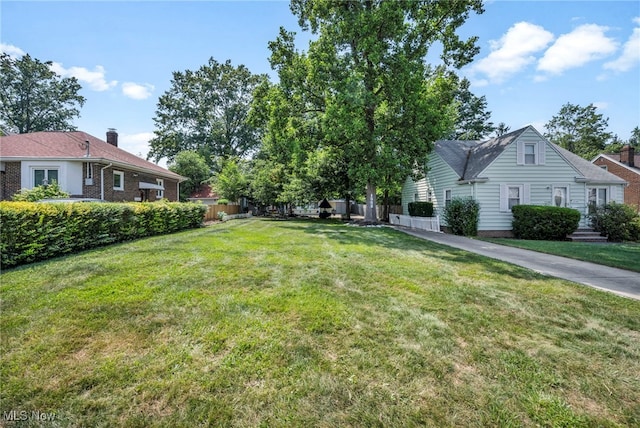 1552 E 254th St, Euclid, OH 44117 - view of yard