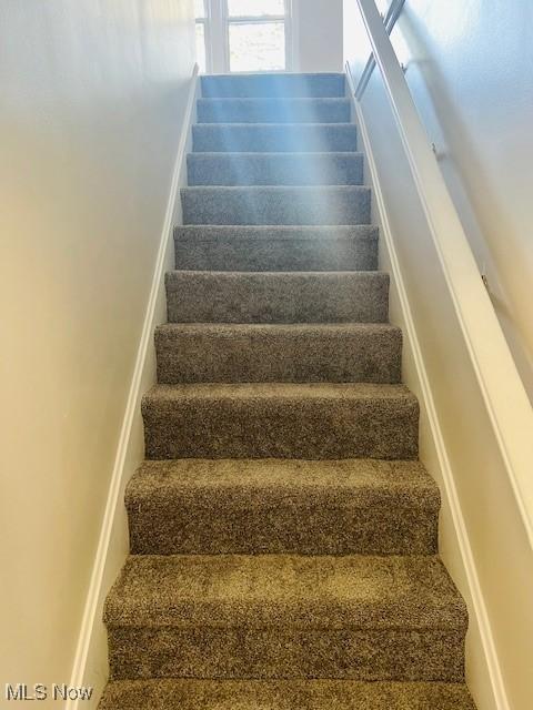 1700 Malasia Rd, Akron, OH 44305 - view of stairway