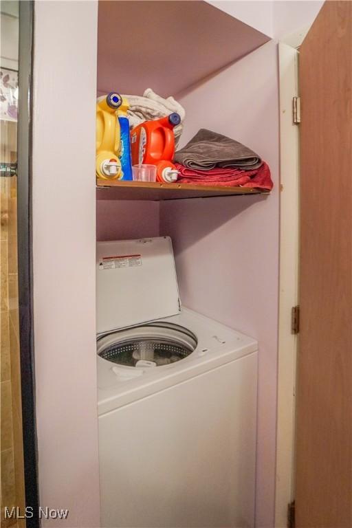 2077 Daniels Ave, Akron, OH 44312 - washroom featuring washer / clothes dryer