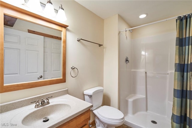 full bath with a shower with curtain and vanity