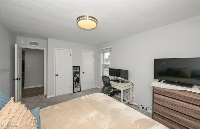 908 Dawnwood Dr, Parma, OH 44134 - carpeted bedroom featuring baseboards