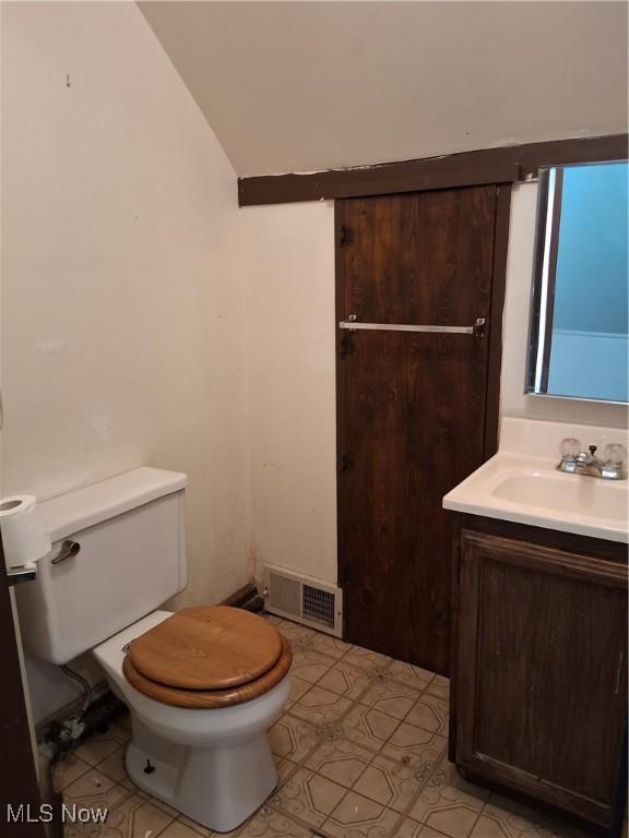 930 Evangeline Rd, Cleveland, OH 44110 - photo 18