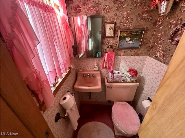 130 E 199th St, Euclid, OH 44119 - half bath with wallpapered walls and a wainscoted wall