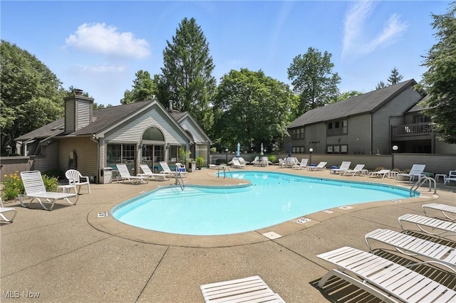 1293 Redtail Hawk Dr Unit 4, Boardman, OH 44512 - community pool with a patio area