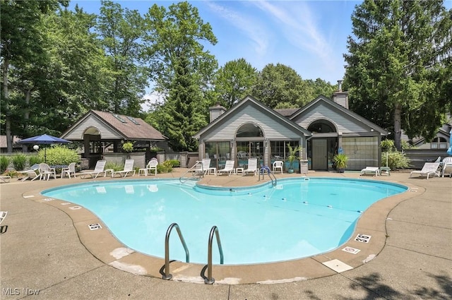 1293 Redtail Hawk Dr Unit 4, Boardman, OH 44512 - community pool with a patio area and view of wooded area