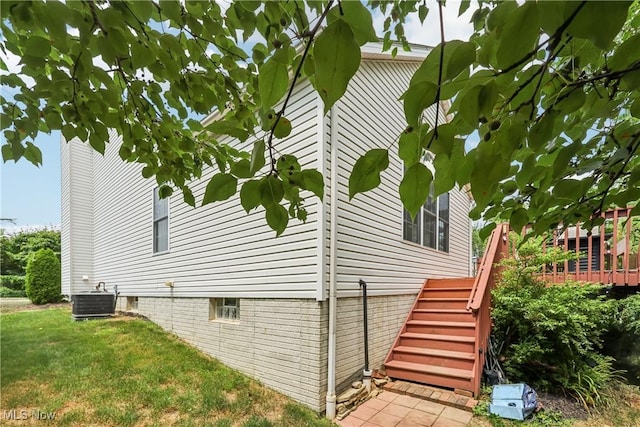 957 Devonwood Dr, Wadsworth, OH 44281 - view of side of home with stairs, crawl space, and a lawn